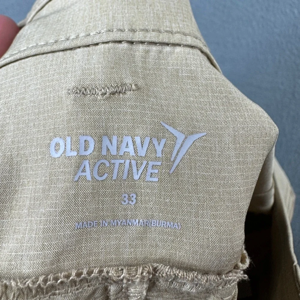 Old Navy Active Mens 33 Built-In Flex Khaki Hybrid Shorts 10